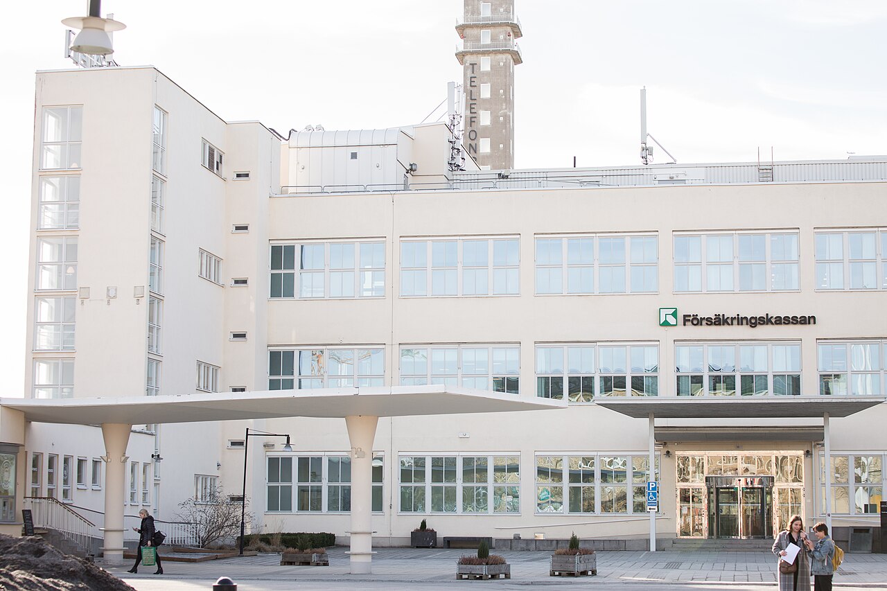 Fasaden på Försäkringskassans huvudkontor vid LM Ericssons väg 30 i Telefonplan, Stockholm